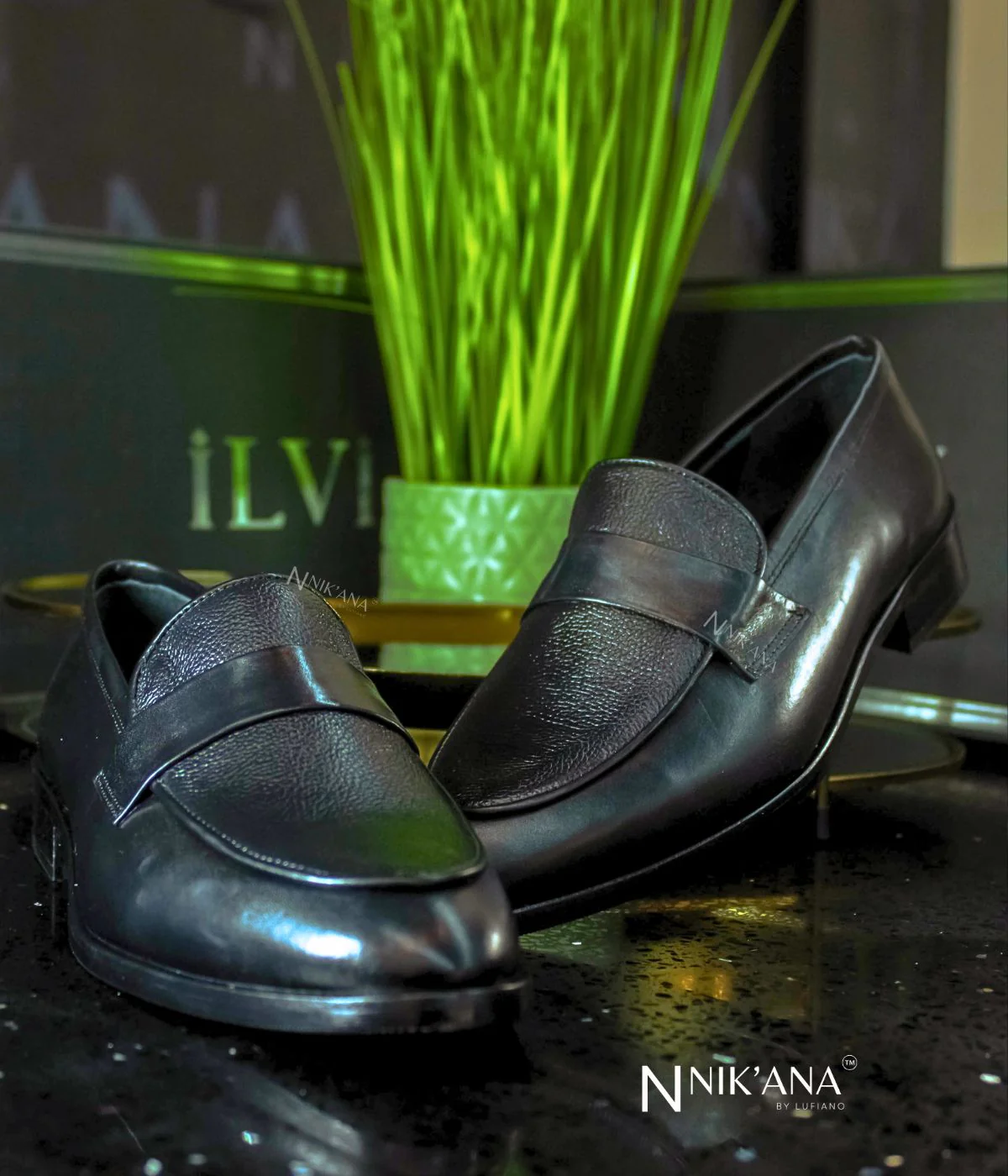 iLVi032-Slip on: Black