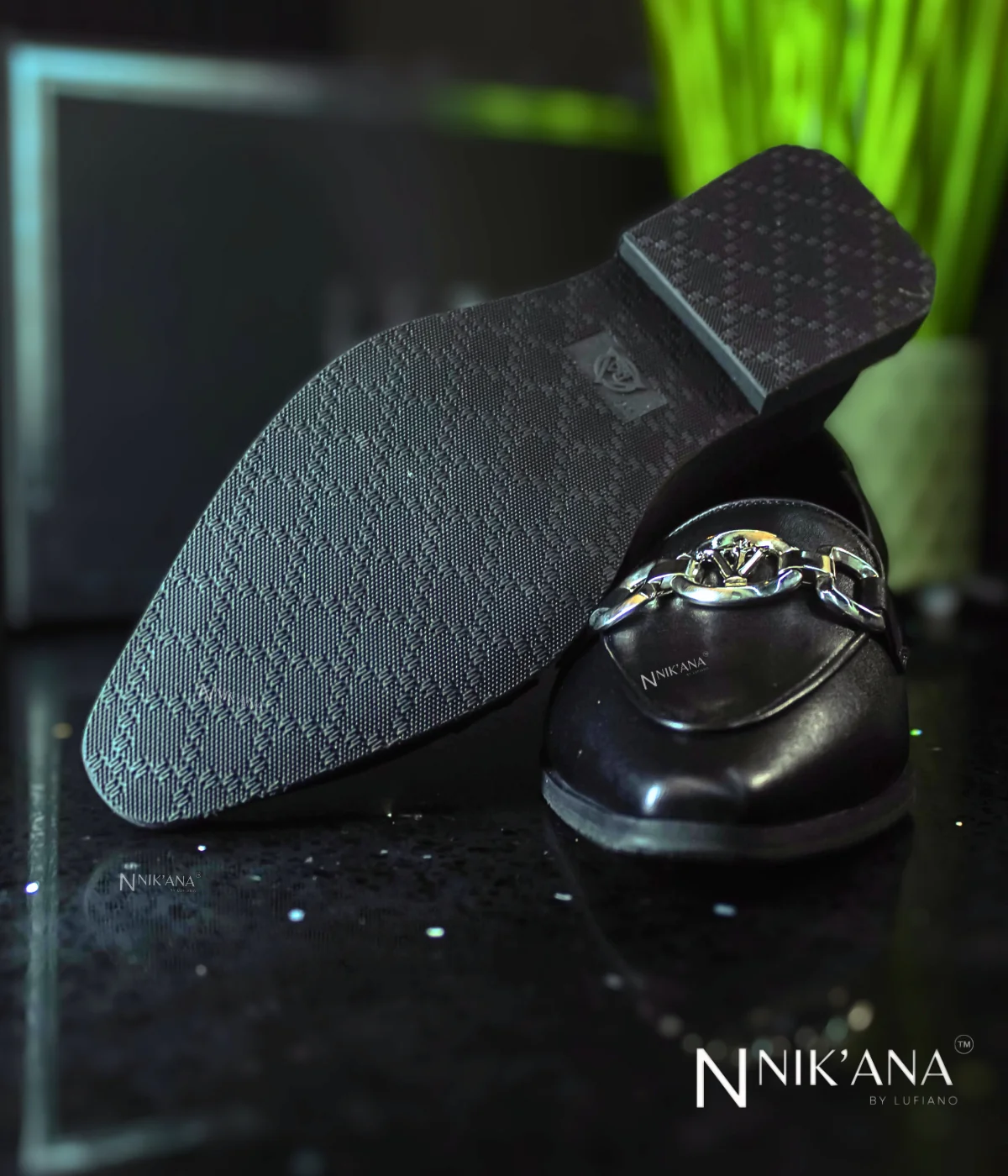 iLVi048-Slip on: Black - Image 2