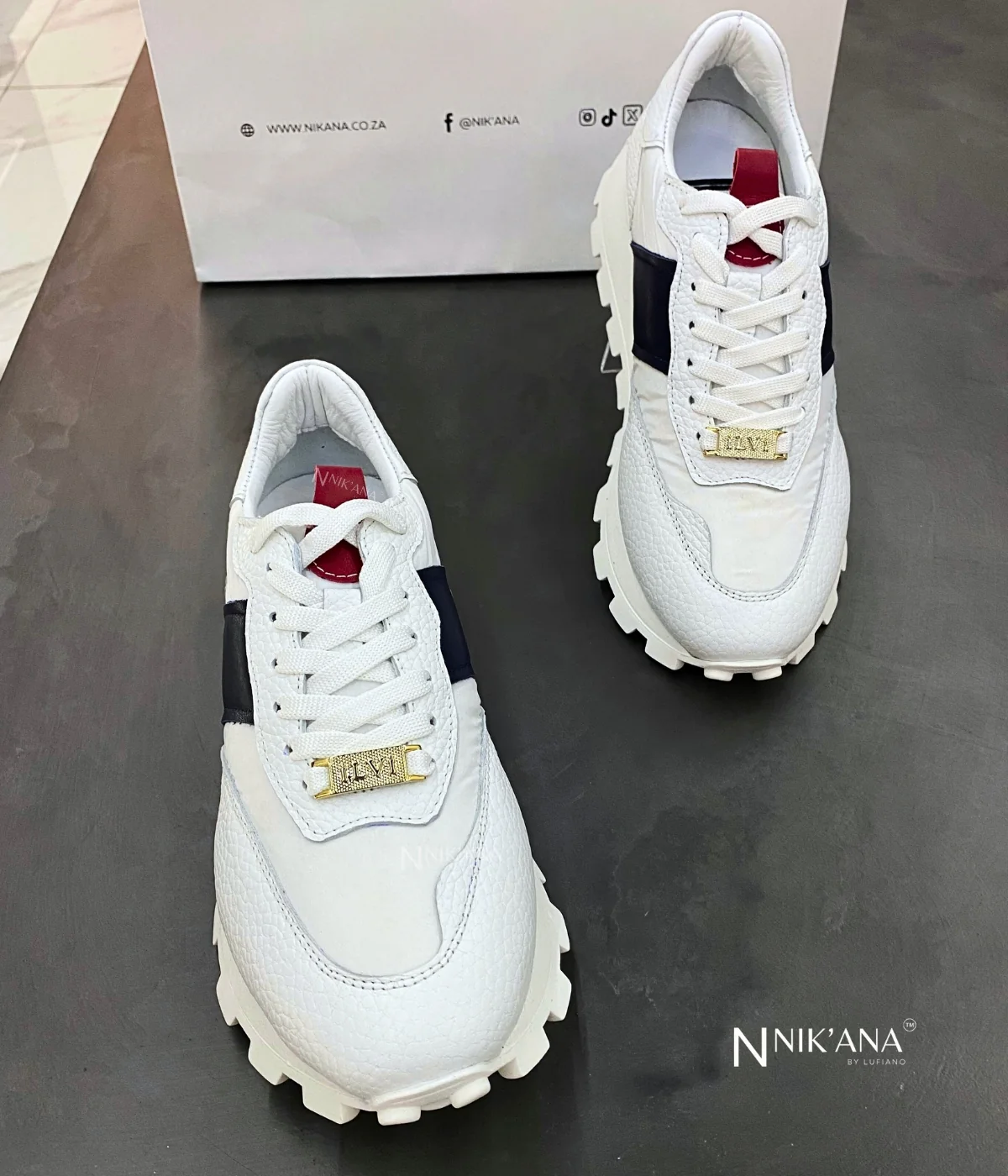 iLVi068-Lace up: White - Image 2