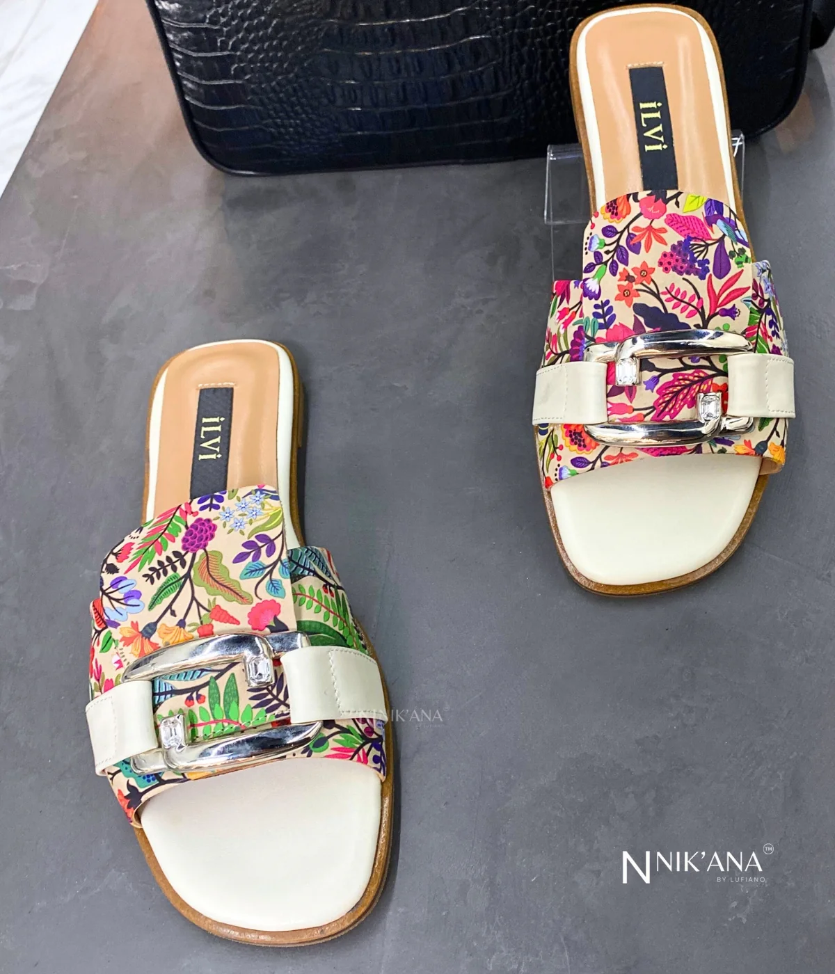 iLVi084-Sandals: Beige-colored - Image 2