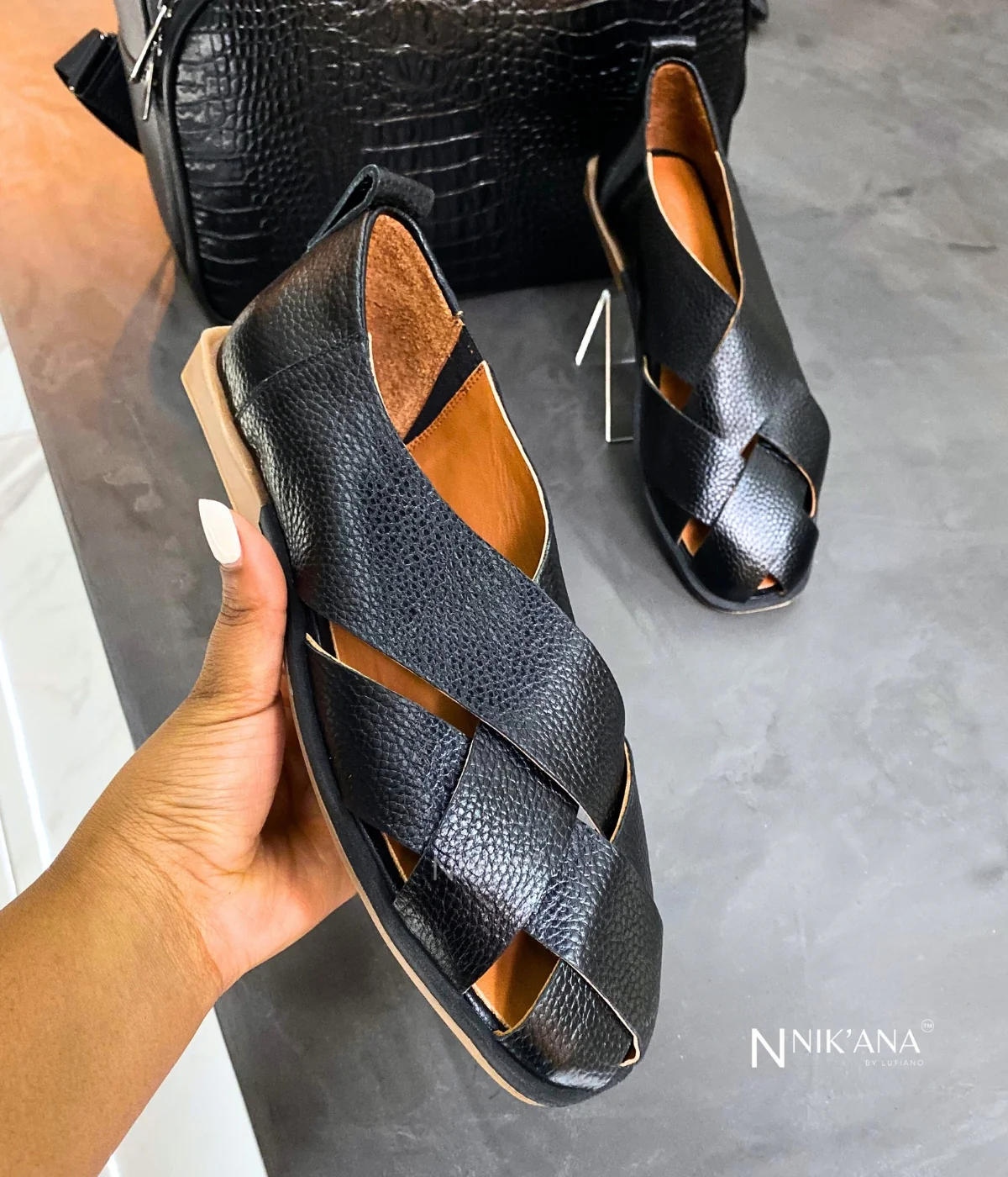 iLVi089-Sandals: Black - Image 2